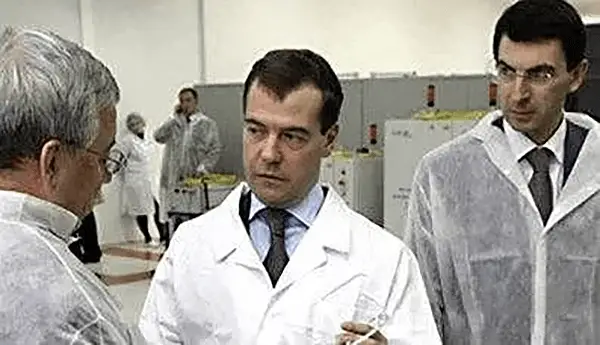 Гапенчев сопровождал президента Медведева и министра транспорта Соколова во время посещения производственной базы IPG в России